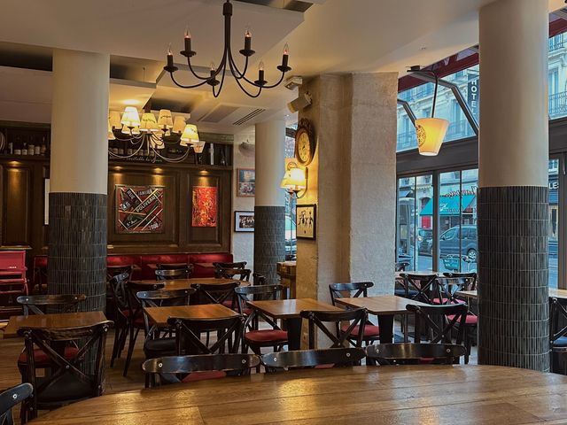 La Petite Périgourdine Table d'hôte, salle coté rue des Ecoles